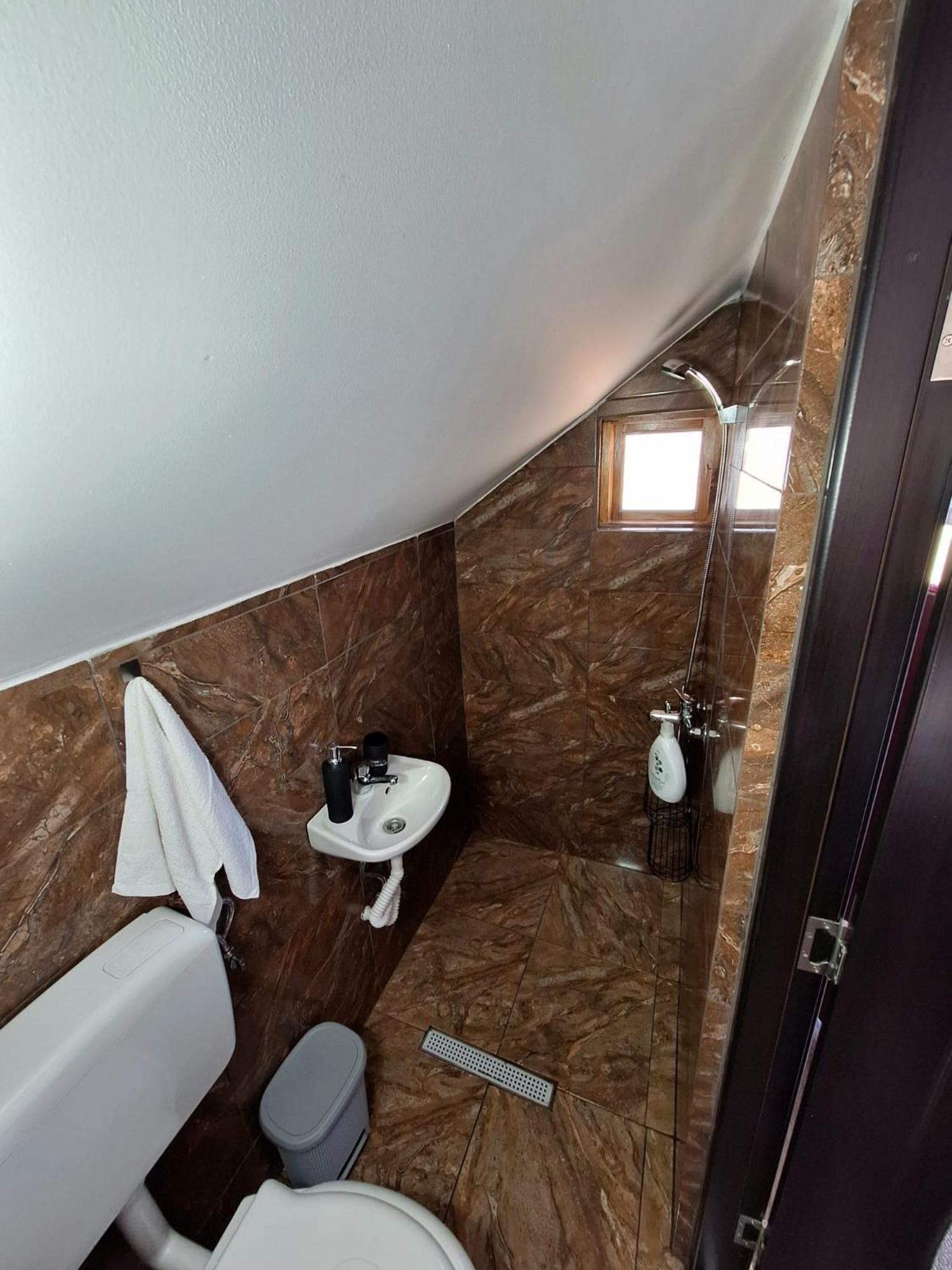 La 3 Stejari, Calimanesti Salatrucel Exterior foto